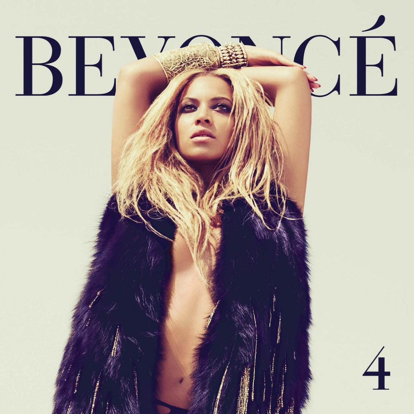 Cover of the 'Beyonéa 4' album featuring a black and white image of Beyonéa with a fur coat and jewelry.